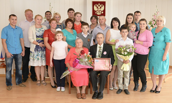 Супруги Илли Эдуард Францевич и Зинаида Дмитриевна с семьей